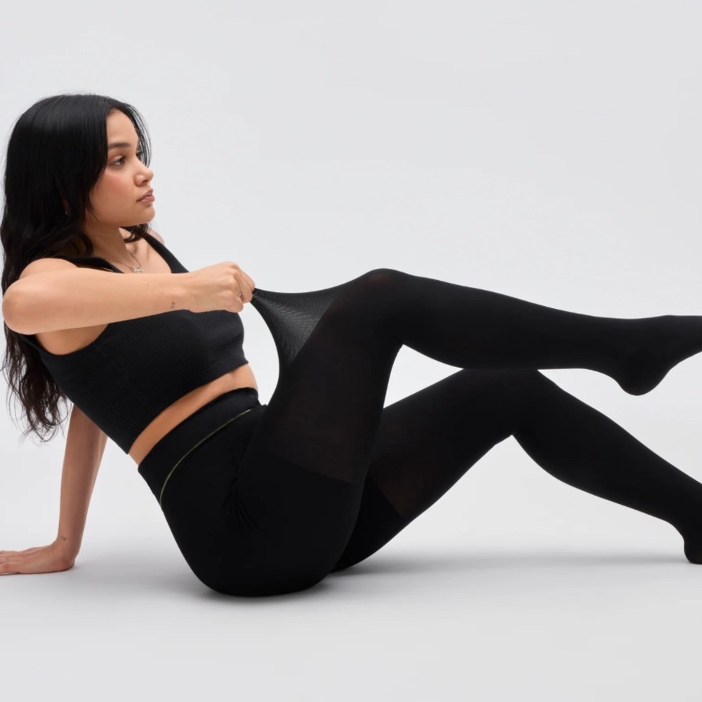 Sheertex Shaping Semi-Sheer Rip-Resistant Tights in Black Size Med